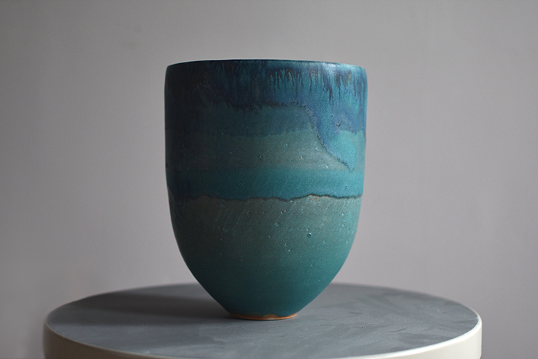 ceramic vase [Time until morning begins ]